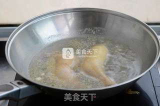 榛蘑鸡腿汤的做法步骤:4