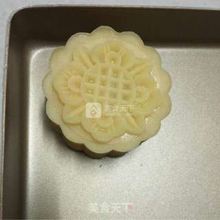 广式莲蓉蛋黄月饼的做法步骤:15