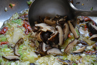 专业的兰州酸菜牛肉面的做法步骤:6