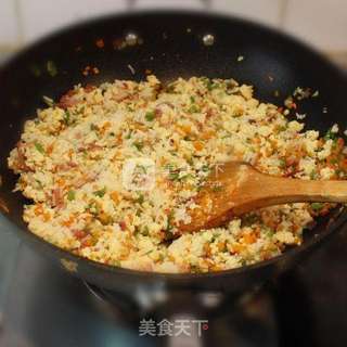 营养豆渣好去处-----豆渣培根炒饭的做法步骤:6