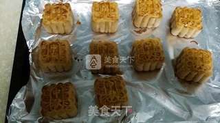 莲蓉月饼的做法步骤:12