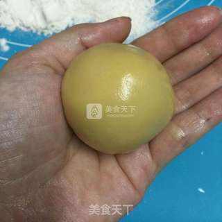 广式莲蓉蛋黄月饼的做法步骤：13