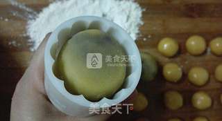 花好月圆——豆沙月饼的做法步骤:17