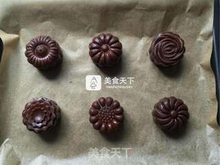 广式巧克力凤梨月饼的做法步骤:24