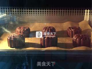 广式巧克力凤梨月饼的做法步骤:25