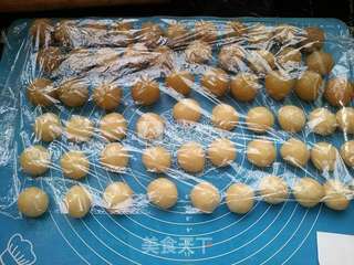 各种陷料的广式月饼的做法步骤:11