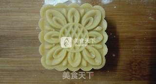 蛋黄莲蓉月饼的做法步骤:20