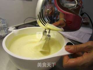 全蛋纸杯海绵蛋糕的做法步骤:5
