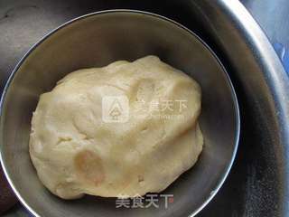 玫瑰枣泥月饼的做法步骤:12