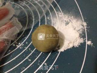 豆沙蛋黄广月的做法步骤:12