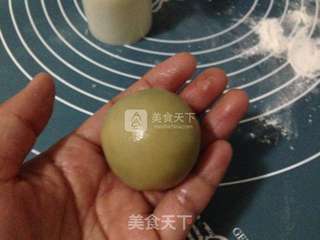 豆沙蛋黄广月的做法步骤:11