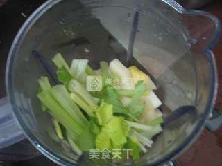 芹菜汁雪梨的做法步骤:5