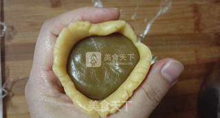 蛋黄莲蓉月饼的做法步骤:15