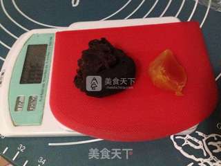 豆沙蛋黄广月的做法步骤:4