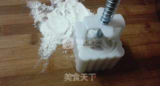 蛋黄莲蓉月饼的做法步骤:19