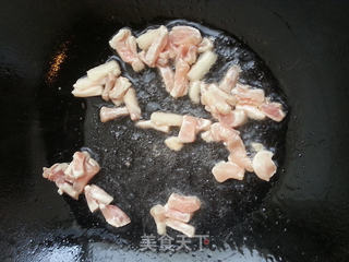 五花肉红椒炒豆腐皮结的做法步骤:7