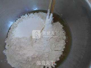 玫瑰枣泥月饼的做法步骤:11