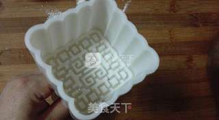 蛋黄莲蓉月饼的做法步骤:17