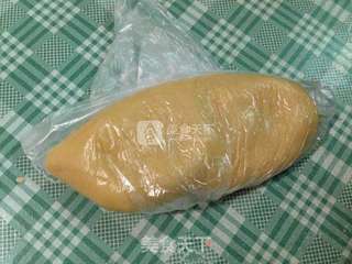 豆沙蛋黄广月的做法步骤:3