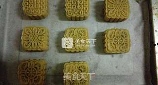 蛋黄莲蓉月饼的做法步骤:21