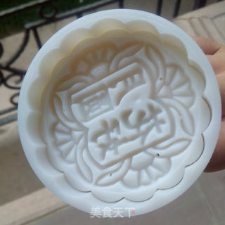 豆沙冰皮月饼的做法步骤:8