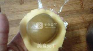 蛋黄莲蓉月饼的做法步骤:14