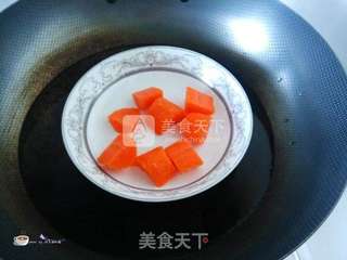 宝宝辅食巧搭配--奶香蛋黄蔬菜泥的做法步骤：4