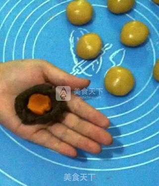 豆沙蛋黄月饼的做法步骤:6