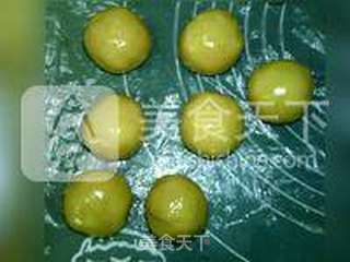 广式椰蓉月饼的做法步骤:13