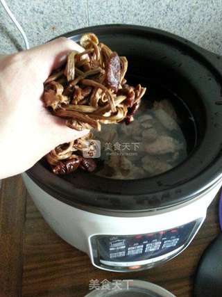 党参茶树菇排骨的做法步骤:6