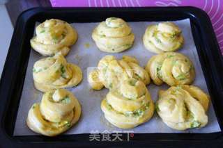 葱香花卷面包的做法步骤：10
