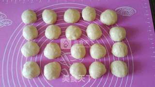 蔓越莓玫瑰花面包的做法步骤:2