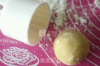 广式椰蓉蛋黄月饼的做法步骤:8