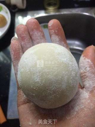 莲蓉蛋黄冰皮月饼的做法步骤:11