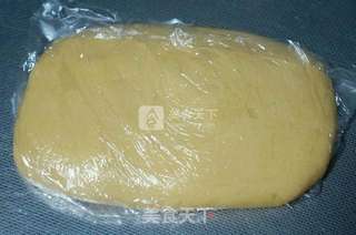 广式椰蓉蛋黄月饼的做法步骤:4