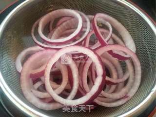 爆炒鱿鱼圈的做法步骤:3