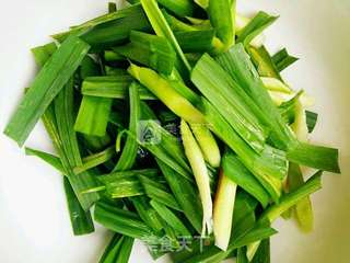 蒜苗回锅肉的做法步骤:2