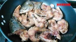草鱼焖豆腐的做法步骤:3