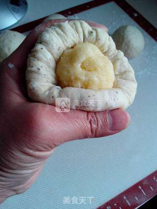 花型椰蓉面包的做法步骤:7