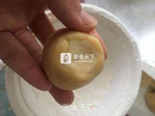广式蛋黄莲蓉月饼的做法步骤:8