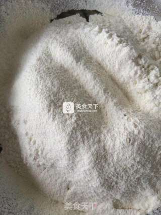 广式蛋黄莲蓉月饼的做法步骤:2