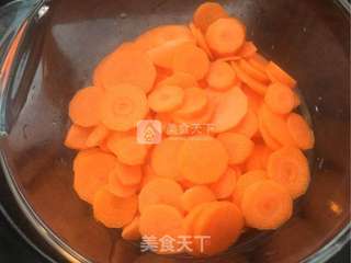 爆炒鱿鱼圈的做法步骤:2