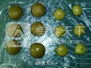 广式椰心莲蓉月饼的做法步骤:7