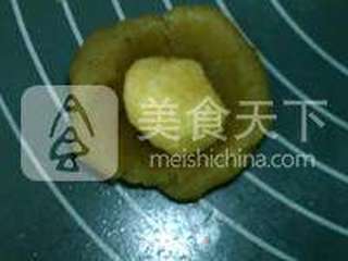 广式椰心莲蓉月饼的做法步骤:4