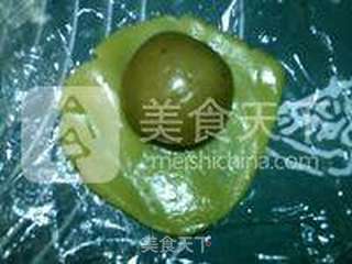 广式椰心莲蓉月饼的做法步骤:9