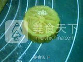 广式椰心莲蓉月饼的做法步骤:17
