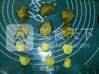 广式椰心莲蓉月饼的做法步骤:2