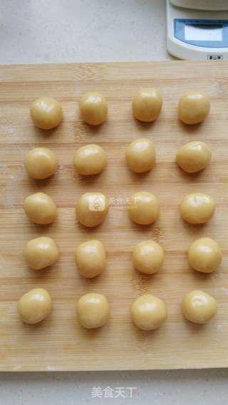 乳酪绿豆蓉月饼的做法步骤:6