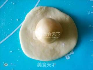 酥得掉渣的改良版蛋黄酥的做法步骤:4