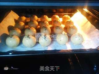 酥得掉渣的改良版蛋黄酥的做法步骤:12